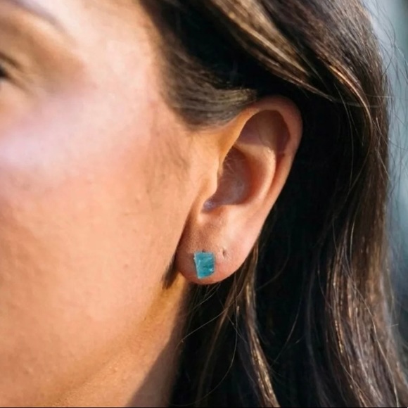 🆕 New Raw Aquamarine Crystal Stud Gemstone Earrings - Picture 8 of 8